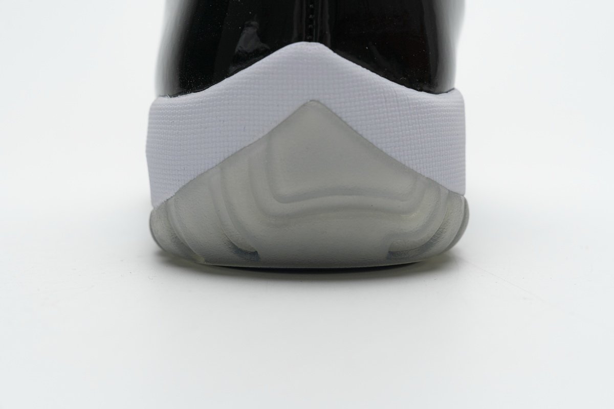 378037-100 Air Jordan 11 Retro “Concord”