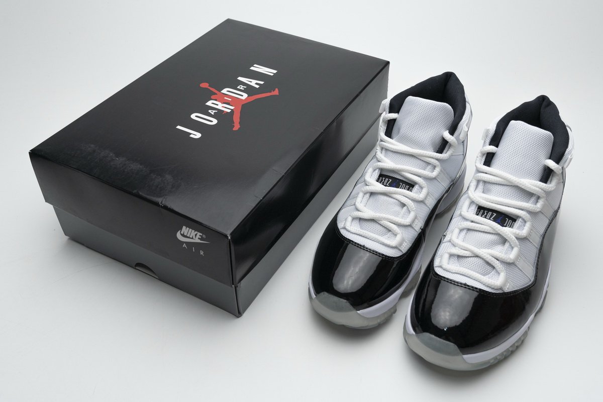 378037-100 Air Jordan 11 Retro “Concord”