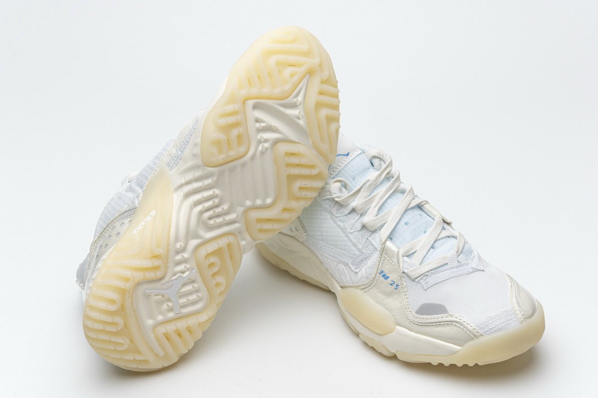 CW0782-141 Jordan Delta SP Sail