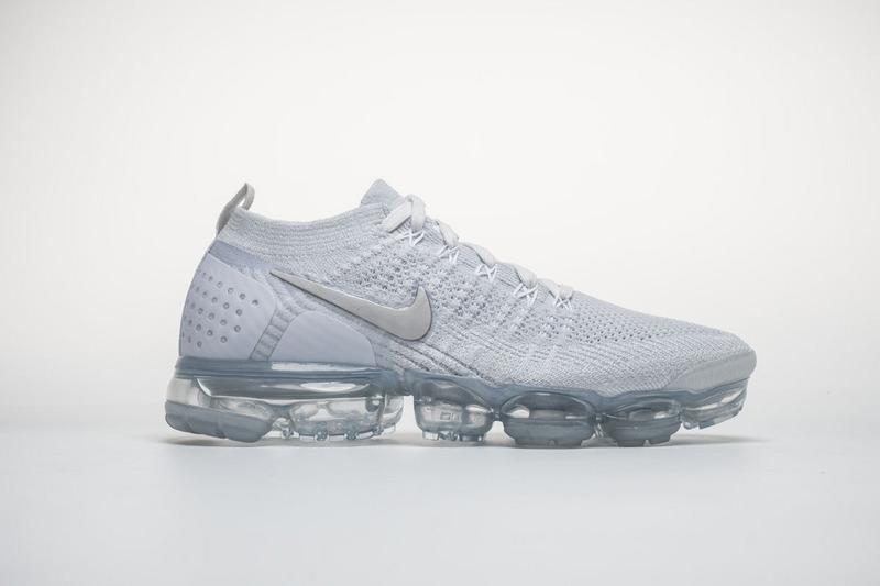 942842-100 Nike Air VaporMax 2018 2.0 ‘White Grey Hook’