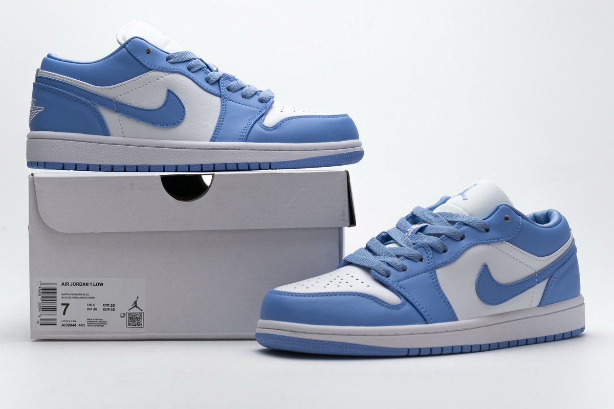 AO9944-441 Air Jordan 1 Low UNC