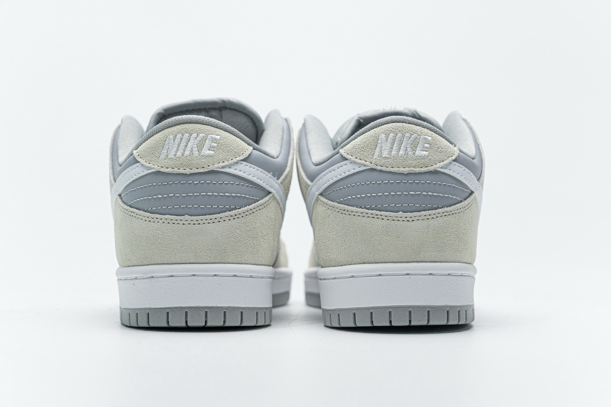 AR0778-110 Nike SB Dunk Low TRD “Summit White”