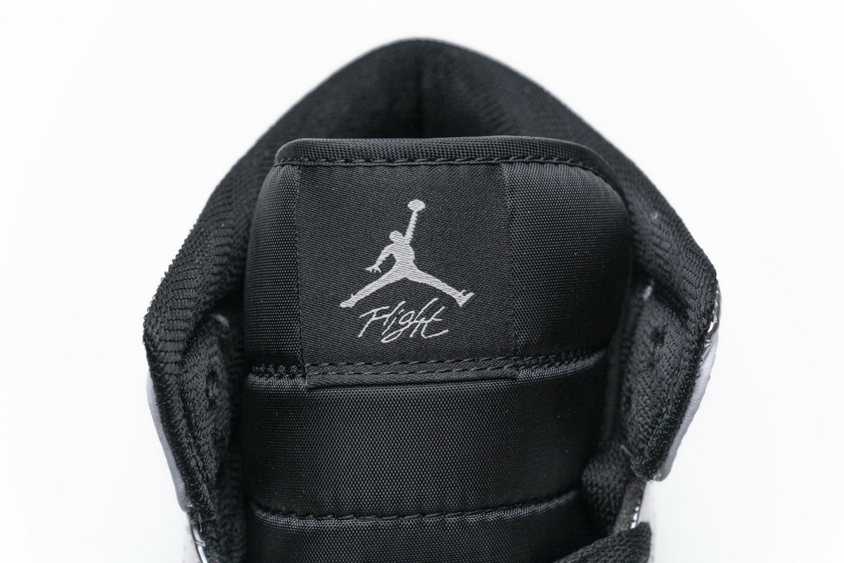 554724-121 Air Jordan 1 Mid “Alternate Think 16”