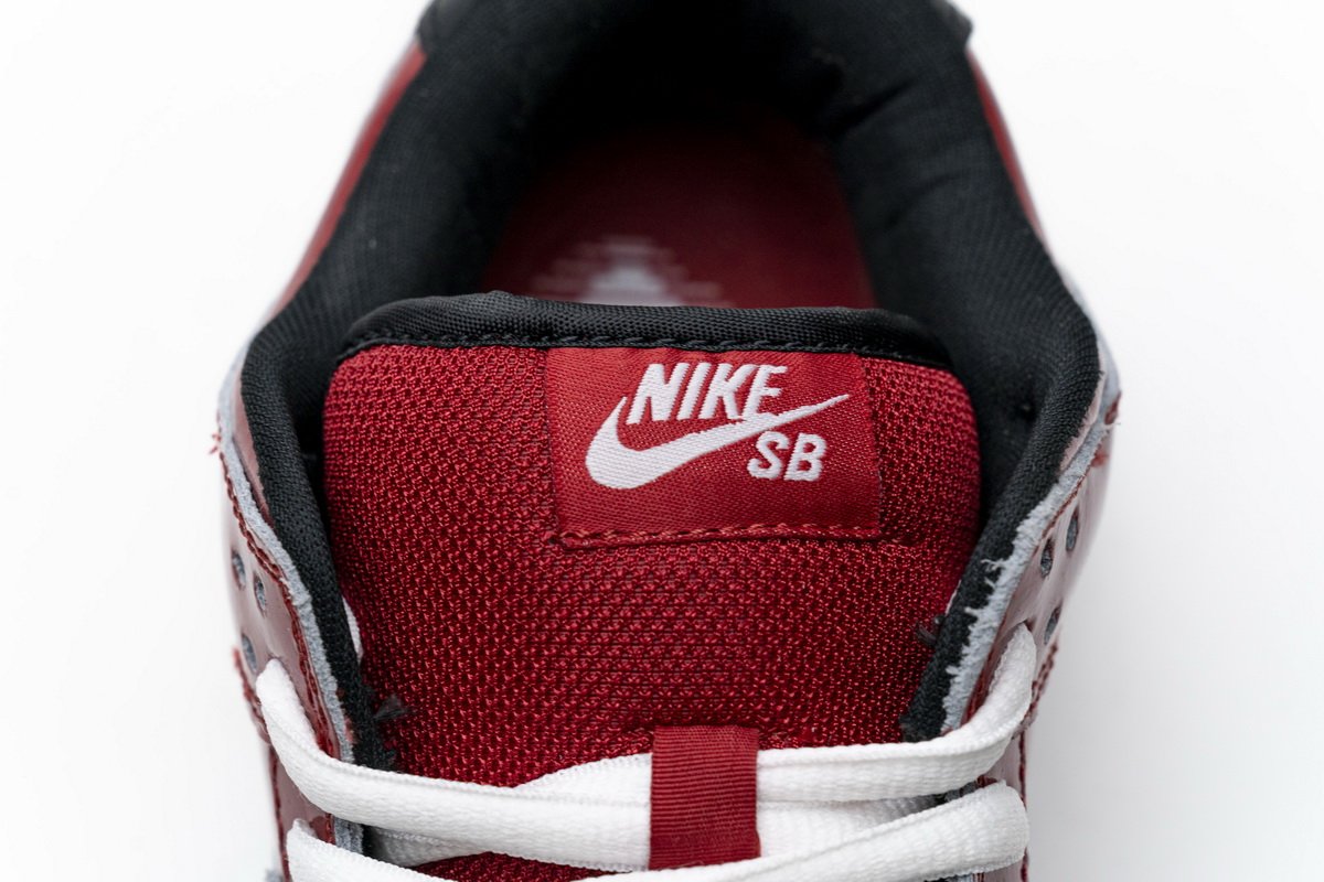 313170-611 Nike SB Zoom Dunk Low Premium “Kuwahara – ET”