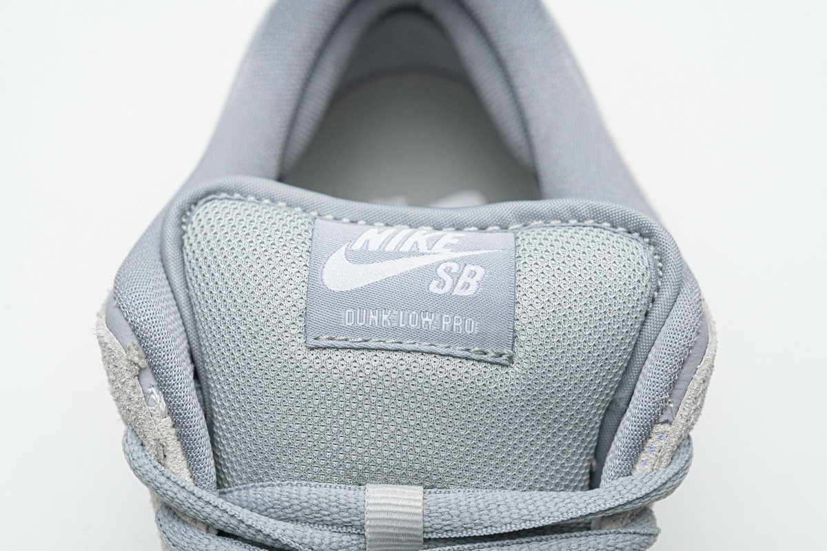 AR0778-110 Nike SB Dunk Low TRD “Summit White”