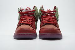 CW7093-600 Nike SB Dunk High “Strawberry Cough”