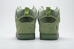 CW7093-600 Nike SB Dunk High “Strawberry Cough”