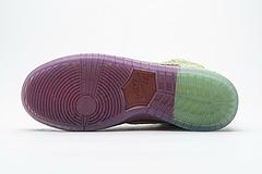 CW7093-600 Nike SB Dunk High “Strawberry Cough”