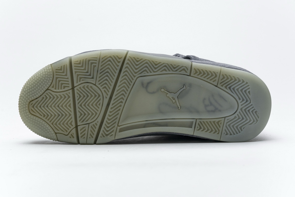 Air Jordan 4 Retro KAWS