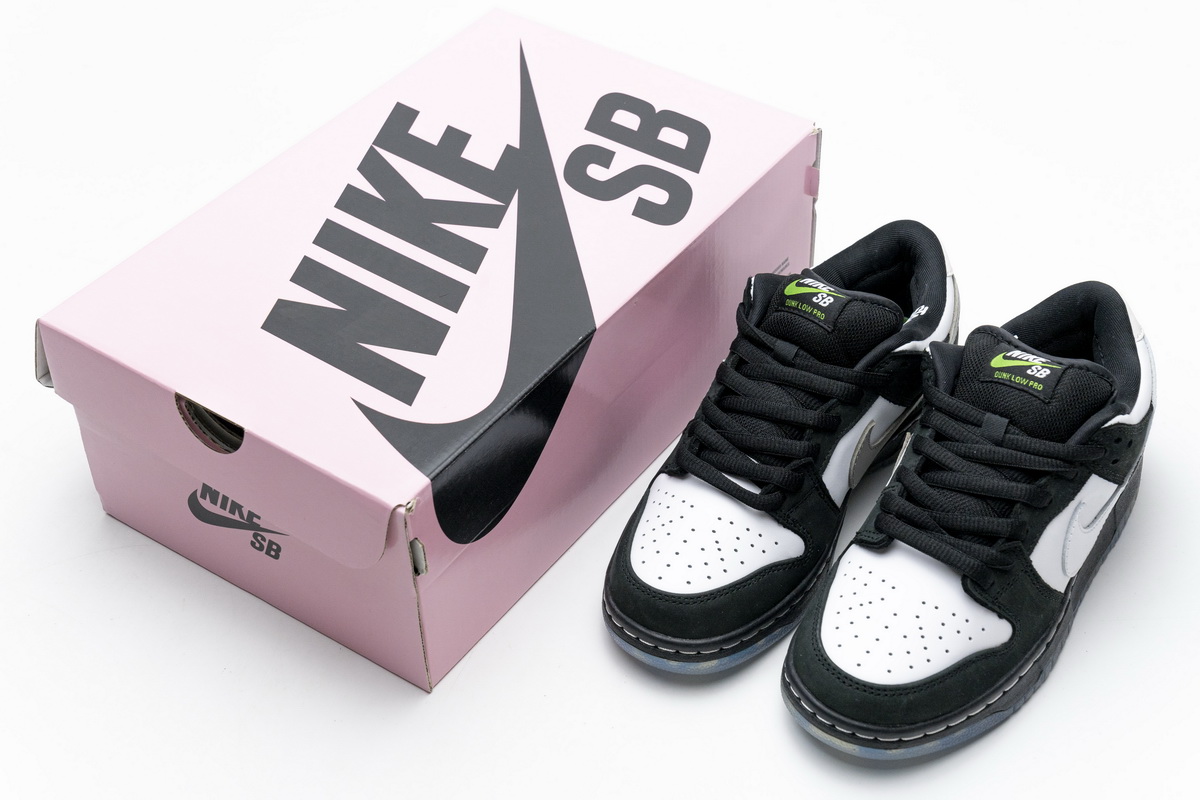 SB DUNK LOW PRO OG QS “Panda Pigeon”